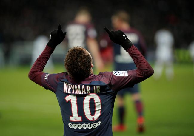 包含内马尔回归赛场，关键助攻首场状态亮眼，TL观众沸腾！的词条