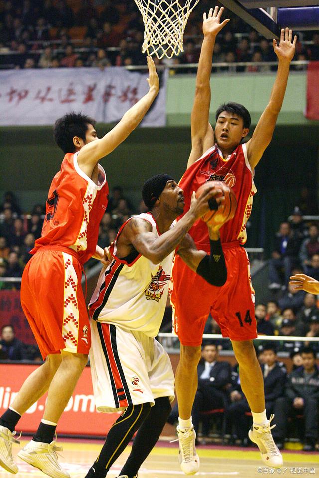 集结日皇家马德里备战CBA常规赛，完成体检细节曝光，赛场秩序良好，年轻球员得到机会的简单介绍