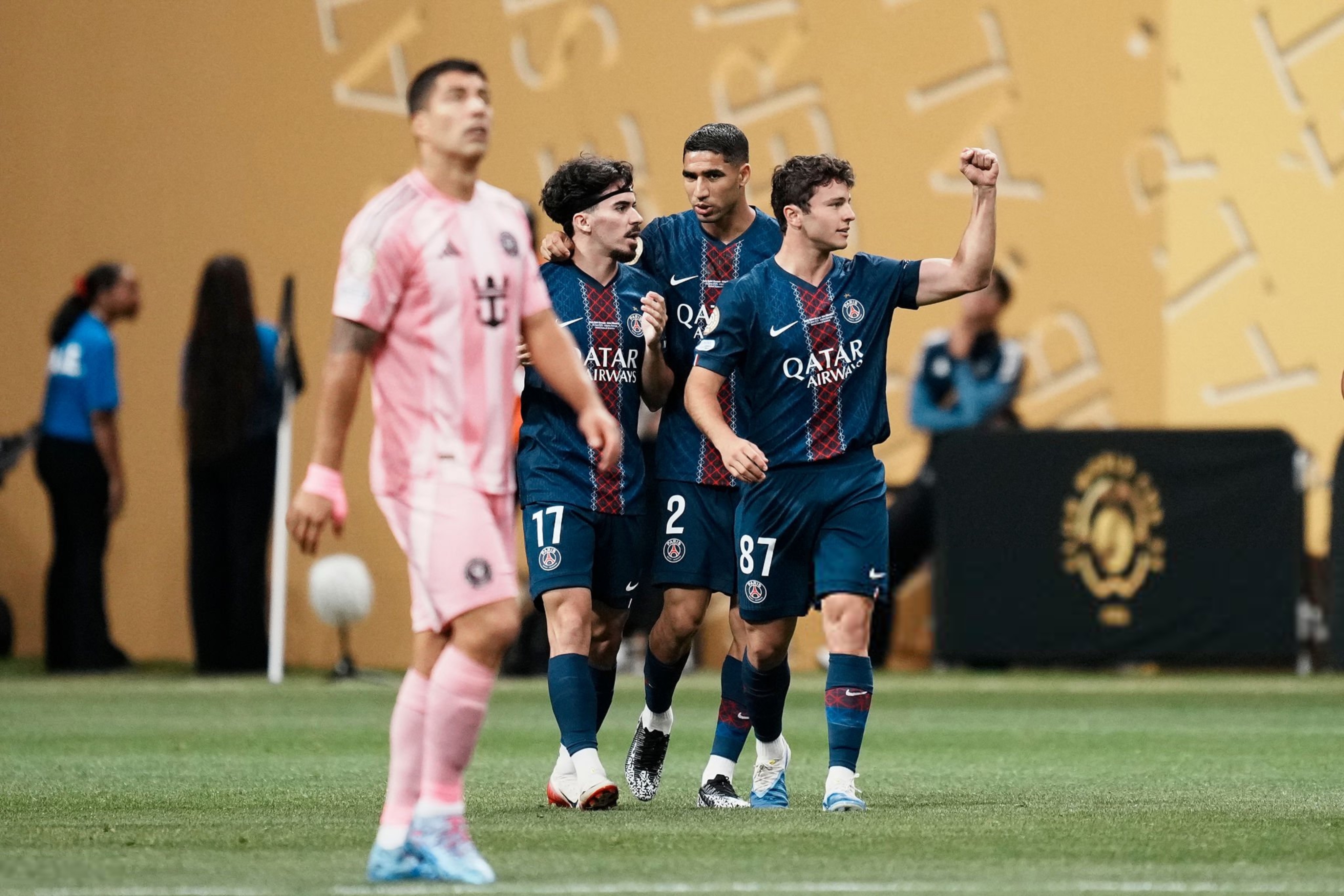 关于巴黎圣日耳曼训练开放日;关键时刻队长鼓劲引欢呼;欧冠在即;身体对抗强度拉满的信息 关于巴黎圣日耳曼训练开放日;关键时刻队长鼓劲引欢呼;欧冠在即;身体对抗强度拉满的信息